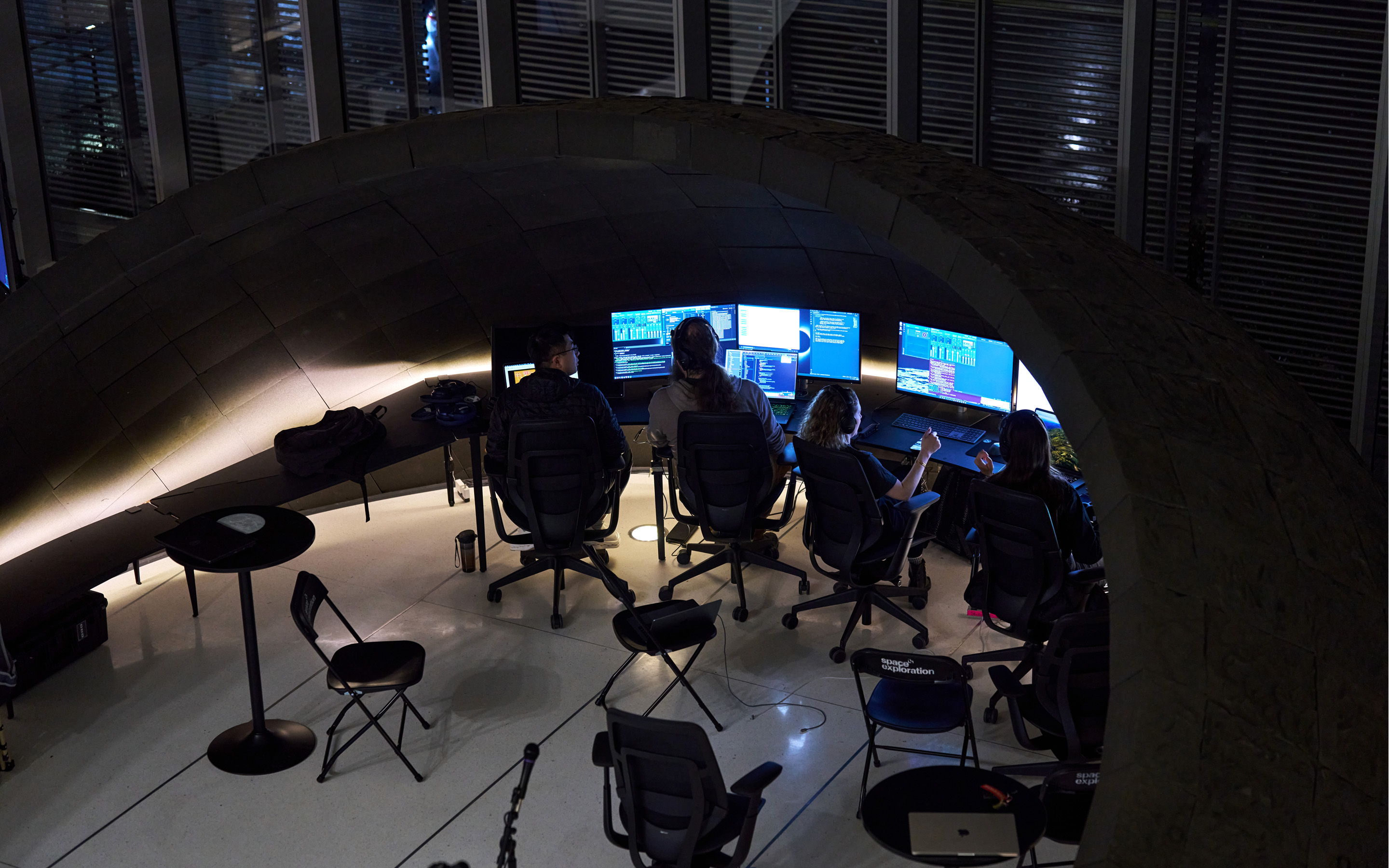 Luna — interior night