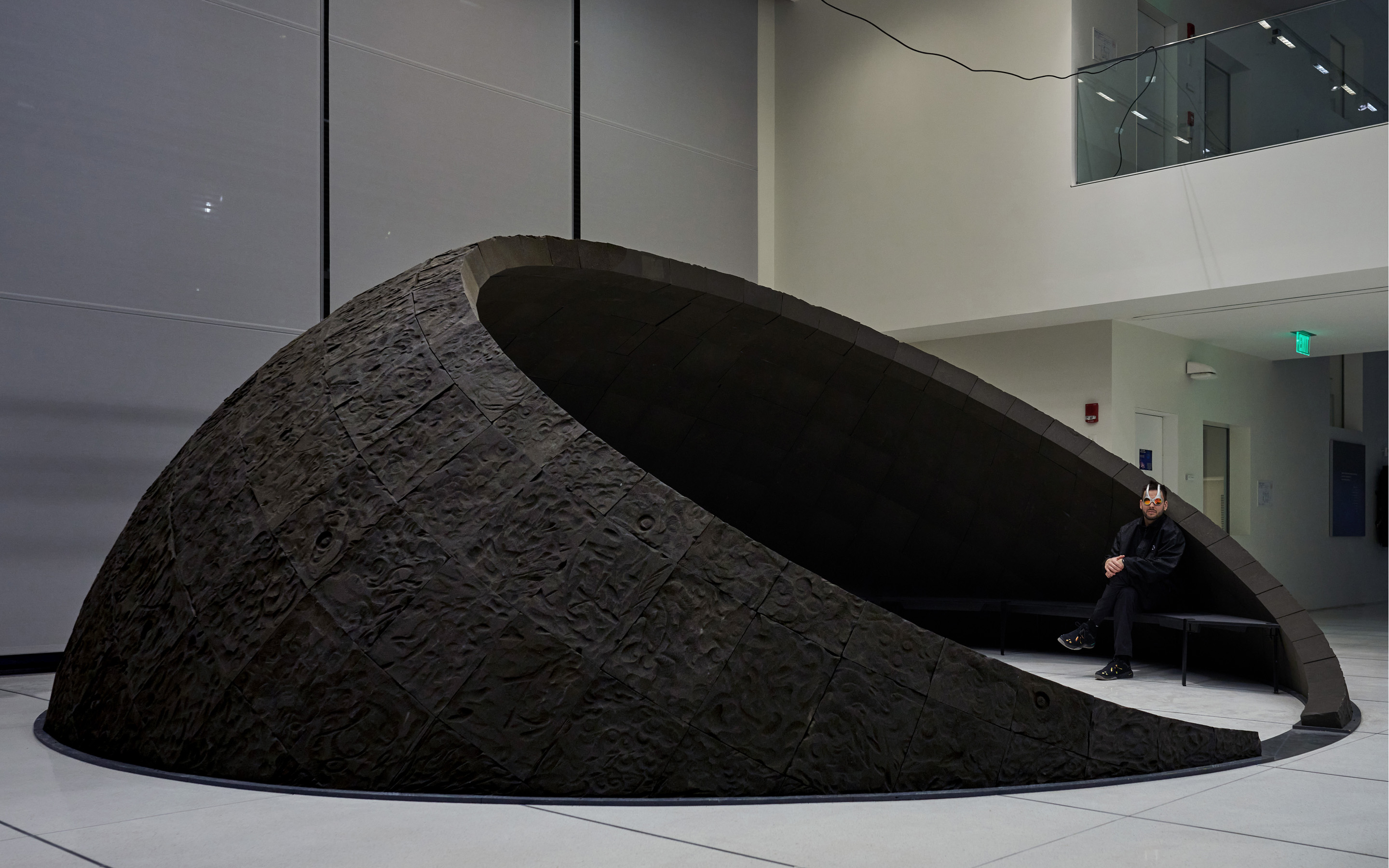 Luna — wide gallery view