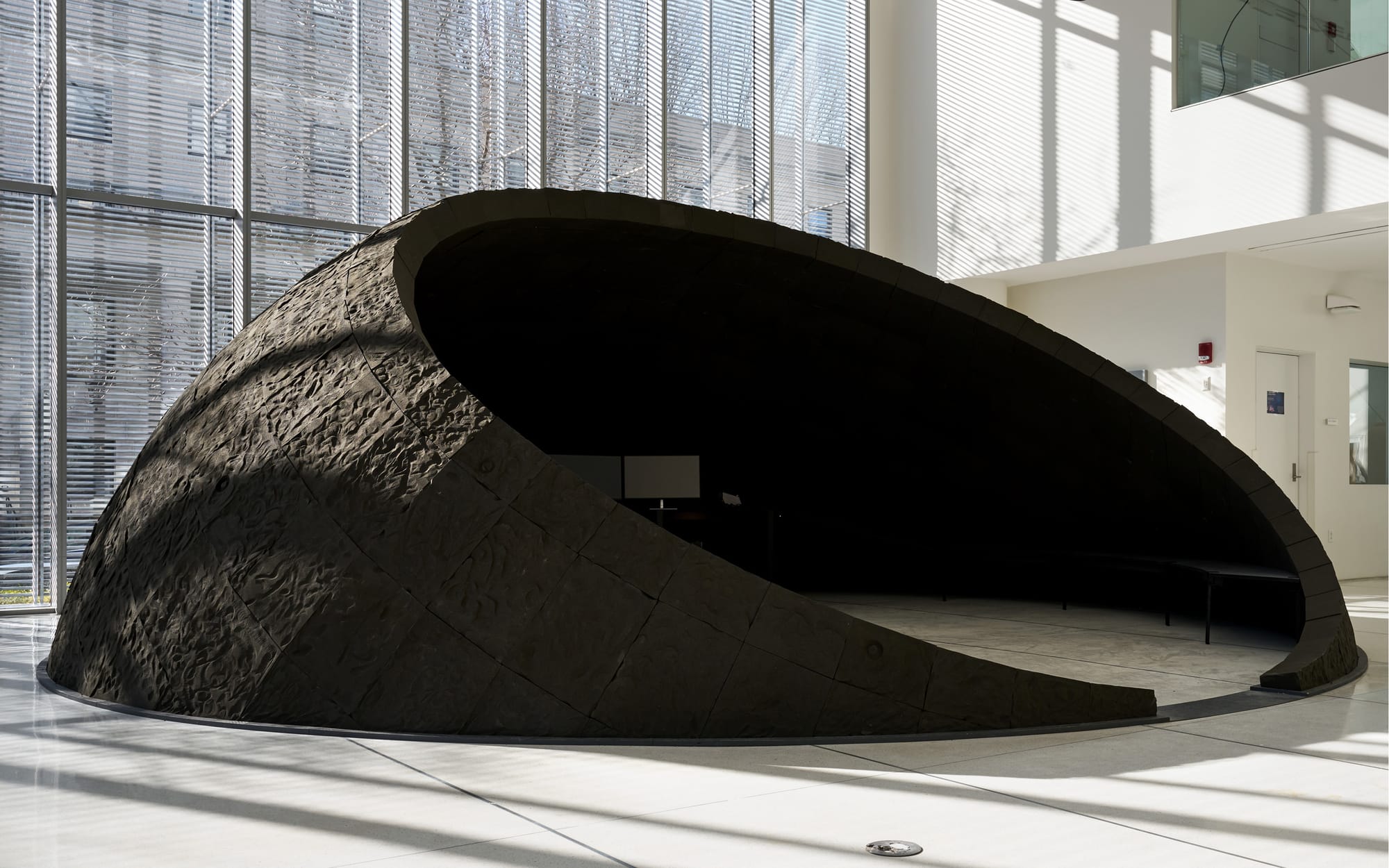 Luna — exterior side