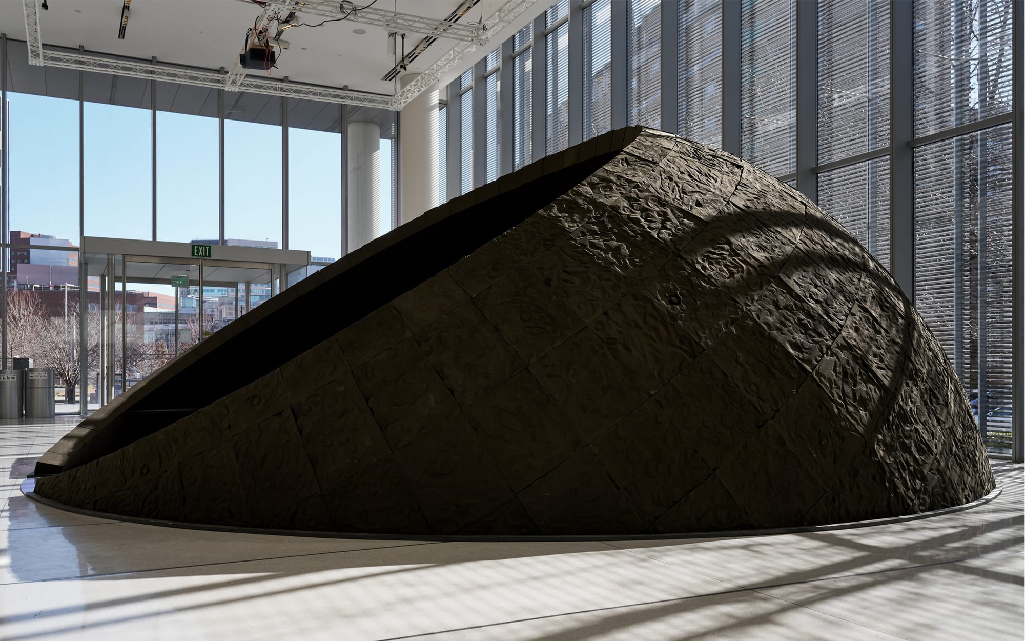 Luna — exterior front