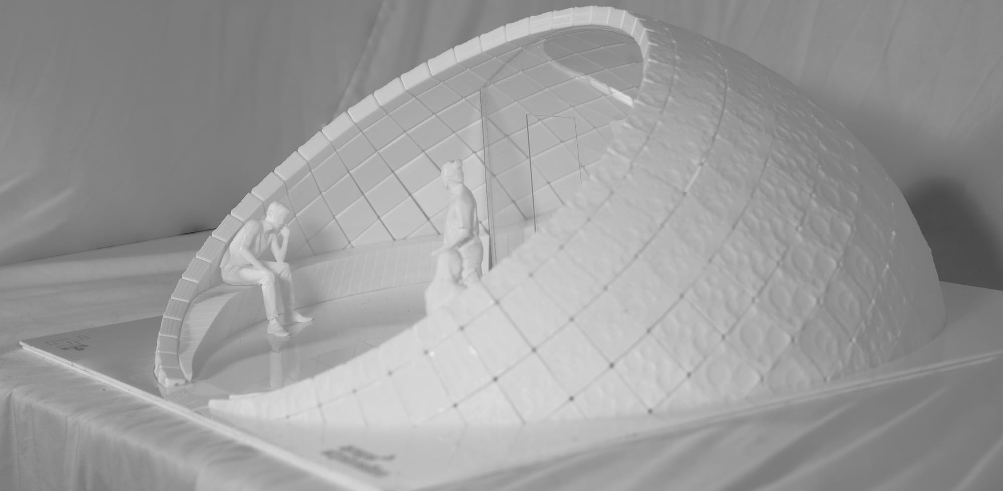 Luna — model side view